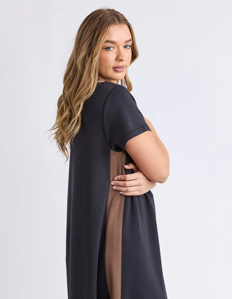 Seattle dress - ink-Foxwood-Slip into the Seattle Tee Dress and instantly up your chill game. With side contrast panels, a relaxed fit, and a midi length that moves with you, this dress is your new partner in crime for everything from coffee runs to weekend hangs. Comfy, cool, and totally effortless - yes please! Side contrast detail Relaxed fit Midi length 52% Polyester, 40% Viscose, 8% Elastane Model is wearing a size 10-Pash + Evolve