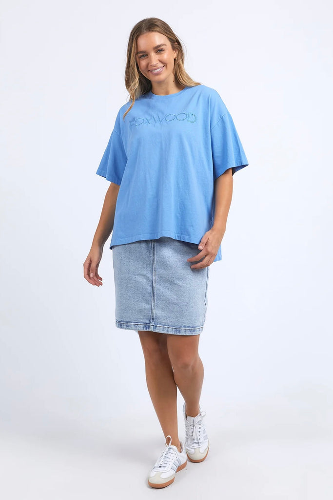 Simplified tee - Blue-Foxwood-The Simplified Tee is the perfect throw over for your everyday wardrobe. With its round neck, hi-lo hemline, side splits with raw edging & the classic Foxwood logo, you are going to want one in every colour. Front chest embroidery Round neckline Relaxed fit 100% Cotton Our model is 176cm and wears Size 10-Pash + Evolve