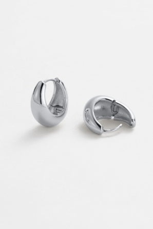 Steph earring large - silver-Zafino-Steph Earrings – a delicate and minimalist addition to your collection. Crafted with high-quality materials, these tear drop-shaped hoops offer durability and beauty. Their lightweight design and easy-to-wear closure ensure comfort throughout the day. Versatile and elegant, the Steph Earrings elevate any outfit, making them the ideal accessory for chic, understated style. *Silver Plated Solid Brass Base *Splash Proof: Splashes or occasional water contact *9mm (w) x 16mm 