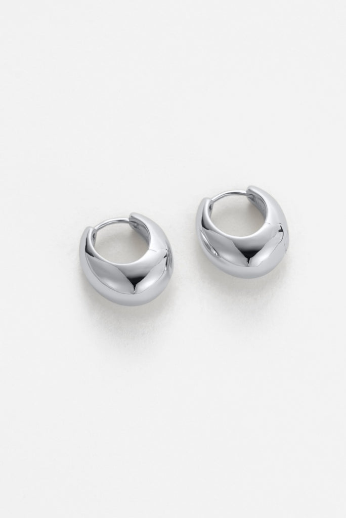 Steph earring large - silver-Zafino-Steph Earrings – a delicate and minimalist addition to your collection. Crafted with high-quality materials, these tear drop-shaped hoops offer durability and beauty. Their lightweight design and easy-to-wear closure ensure comfort throughout the day. Versatile and elegant, the Steph Earrings elevate any outfit, making them the ideal accessory for chic, understated style. *Silver Plated Solid Brass Base *Splash Proof: Splashes or occasional water contact *9mm (w) x 16mm 