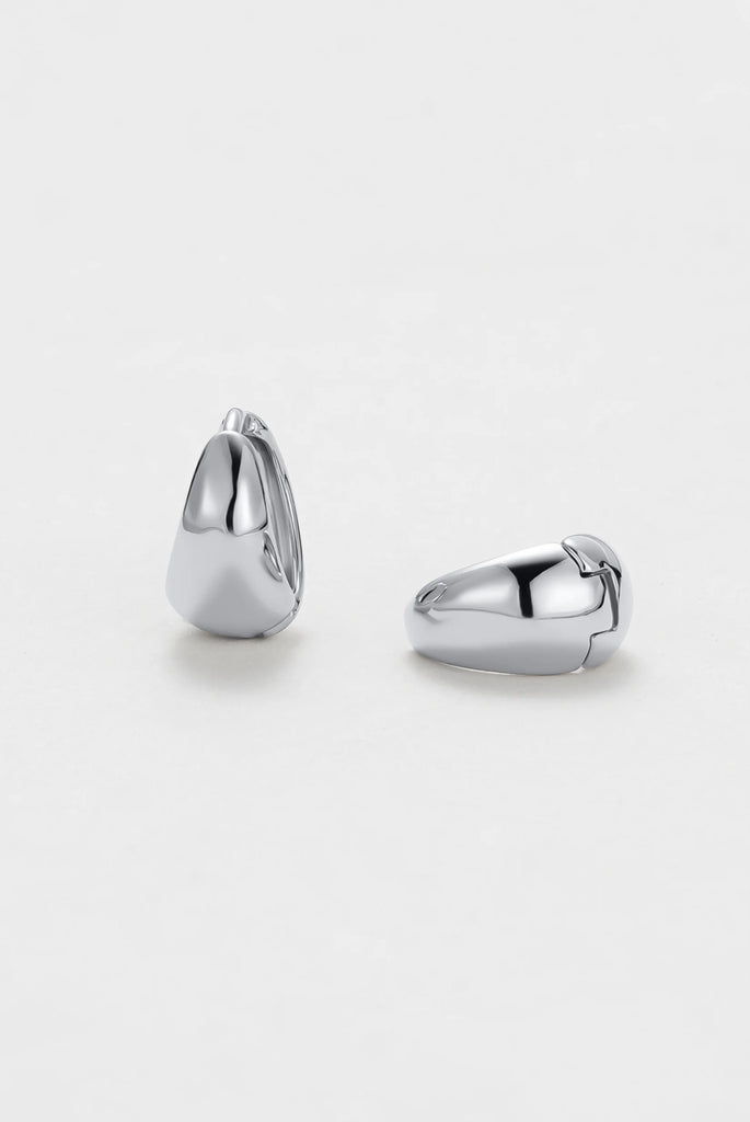Steph hoop Small - Silver-Zafino-Introducing the Small Steph Hoops – a delicate and minimalist addition to your collection. Crafted with high-quality materials, these tear drop-shaped hoops offer durability and beauty. Their lightweight design and easy-to-wear closure ensure comfort throughout the day. Versatile and elegant, the Steph Hoop Earrings elevate any outfit, making them the ideal accessory for chic, understated style. Metal: Silver Rhodium Plated on BrassDimensions: 7mm HuggieWater Resistant: Spl