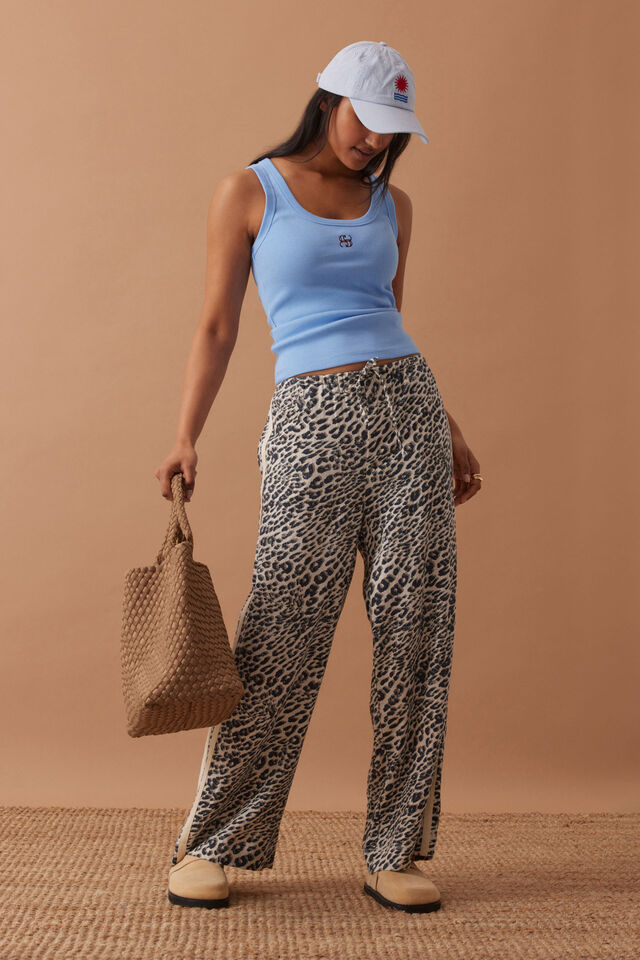 Zoe Contour Rib Scoop Tank - Powder blue-Ceres Life-Organic cotton rib Regular length Close to body fit Scoop neck The extra fabric weight smooths your body shape. The 2x2 rib and 5% elastane guarantees retention and support. Creates smooth shaping while enhancing your beautiful-Pash + Evolve
