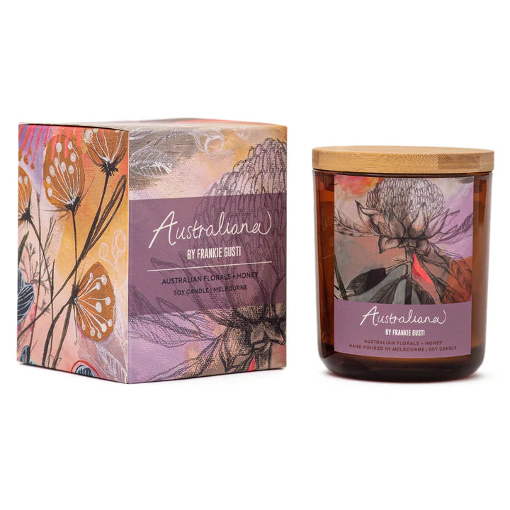 AUSTRALIAN FLORALS + HONEY CANDLE-FRANKIE GUSTI-Candles-A musky floral fragrance of native protea, waratah, star jasmine, nectarine blossom, cyclamen & sticky balsam honey. This scent transports you to a field of brilliant wildflowers blanketing the outback landscape of Western Australia. Inspired by our native flora, the AUSTRALIANA SERIES encapsulates the beauty of our diverse our sunburnt land, evokes memories of happiness and holds the essence of why we call this great land home.50hrs100% pure soy waxLe